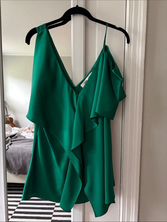Diane Von Furstenberg Tops - Diane Von Furstenberg Emerald Green Satin/Silk Sleeveless Top